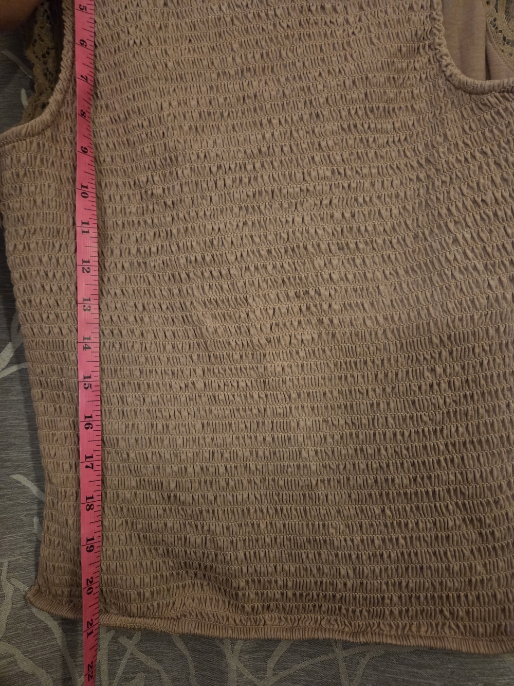 Daytrip Beige Lace V-Neck Smocked Tank. Size M - Picture 5 of 5